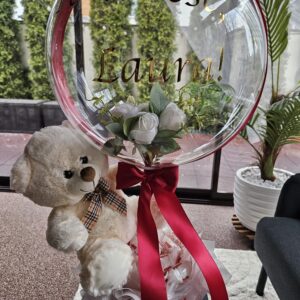 Nou in colectie cadou personalizat romantic – balon bubble cu mesaj și ursuleț, cutie cadou elegantă